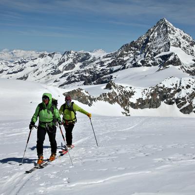 Montée à la Tête de Valpelline face à la Dent Blanche