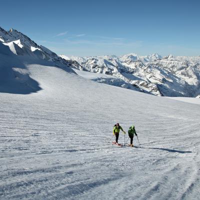 Montée à l'épaule de la Dent d'Hérens