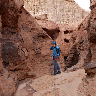 Descente du Jebel Rum par Sheikh Hamdan's Route