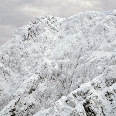 On distingue une cordée (Evelyne et Julien) au niveau du Man Trap sur l'arête de gauche