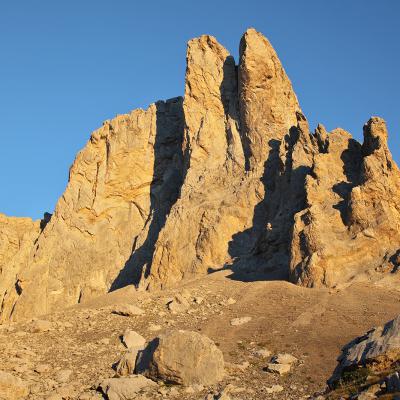 Approche sous la Petite Aiguille aux lumières du matin