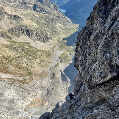 Dernière traversée à droite avant la sortie